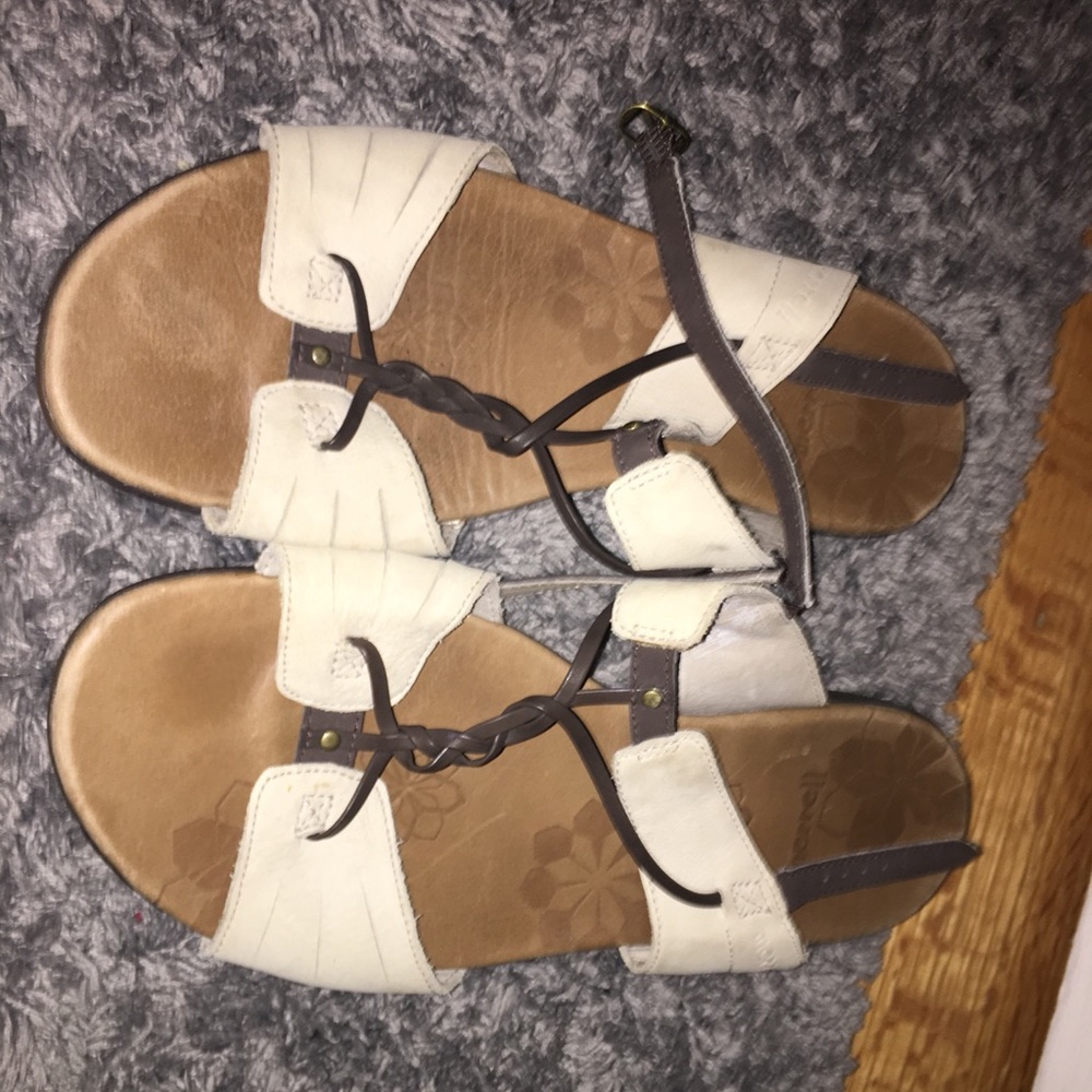 Shoe